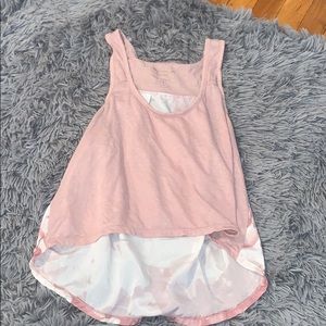 Light pink tank top crop high low